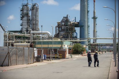 Imagen de archivo de las instalaciones de Asesa en Tarragona, participada por Moeve y Repsol.