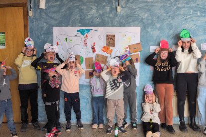 Participants en un dels tallers, a Miravet.