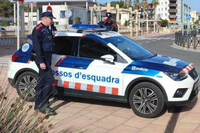Una patrulla de Mossos en Coma-ruga.