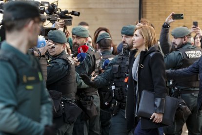 Careo, este lunes, entre la exconsellera de Justicia e Interior Salomé Pradas y el exjefe de gabinete del expresident de la Generalitat Carlos Mazón, José Manuel Cuenca.