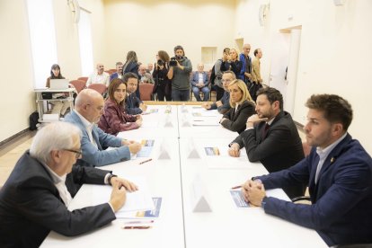 Imagen de la primera reunión del gobierno metropolitano, en La Canonja