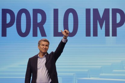 El presidente del PP, Alberto Núñez Feijóo, durante la segunda y última jornada de la 28 interparlamentaria del partido, en la que diputados, senadores y dirigentes autonómicos han debatido sobre financiación autonómica, regeneración democrática, vivienda e inmigración, entre otros asuntos de actualidad.