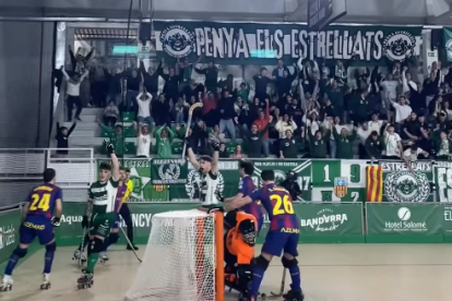 Los jugadores del Calafell celebran el gol de Jero García.