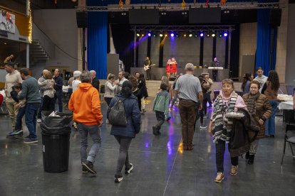 Tot i la pluja, s'han pogut conservar alguns actes com el Ball de Vermut