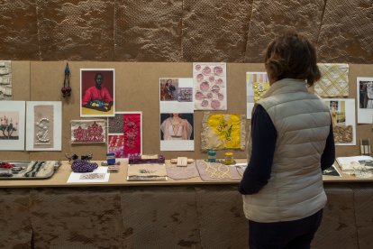 Mostra de brodats a l’exposició ‘Estirar el Fil’, que es pot veure al Museu de la Galera.