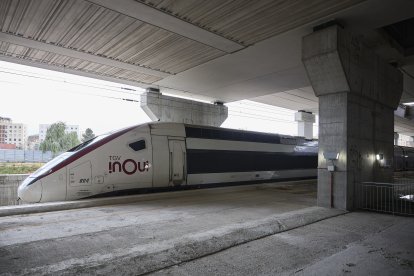 Imagen de archivo de un tren de alta velocidad en La Sagrera.