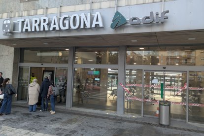 Imagen de la estación de tren de Tarragona esta mañana tras el corte de Rodalies