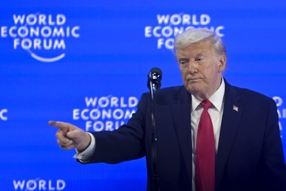 El presidente de Estados Unidos, Donald Trump, pronuncia su discurso especial en la 56.ª reunión anual del Foro Económico Mundial (FEM) en Davos, Suiza. EFE/ Gian Ehrenzeller