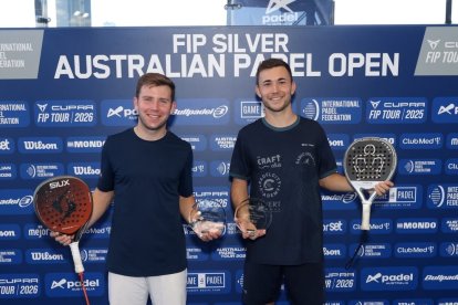 Robert Belmont y Guillem Figuerola, con sus trofeos en el Australian Padel Open.