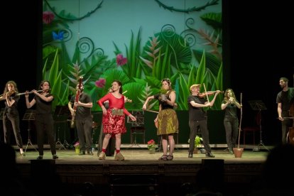 L’invent de la Doctora Larsen es un espectáculo de Camerata XXI.