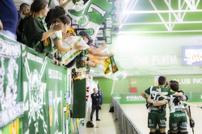 El Calafell celebra uno de sus goles en el Joan Ortoll.