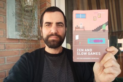 Víctor Navarro, formado en la URV y profesor en el TecnoCampus de la Universitat Pompeu Fabra, con su nuevo libro.