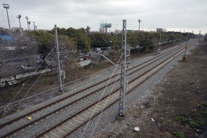 Aspecto de las vías vacías a la altura de Sant Adrià.