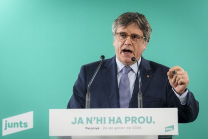 El presidente de JxCat, Carles Puigdemont, durante una rueda de prensa tras una reunión extraordinaria de la dirección del partido en Perpinya (Francia) el pasado sábado.