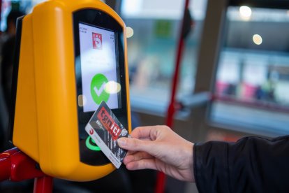 Los abonos de la EMT seguirán a la mitad de precio hasta el 31 de diciembre.