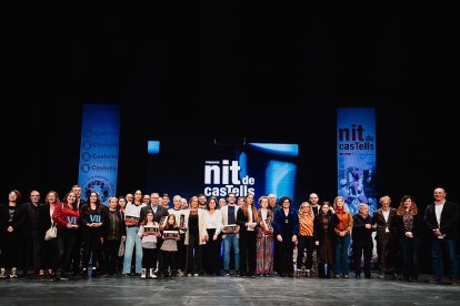 Imatge de família de l'edició passada e la Nit de Castells.