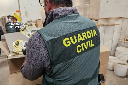 Un agente de la Guardia Civil en una imagen que no corresponde a la de la noticia.