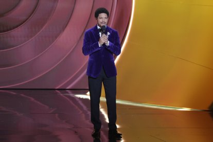 LOS ANGELES (United States), 02/02/2026.- Trevor Noah onstage during the 68th annual Grammy Awards ceremony at Crypto.com Arena in Los Angeles, California, USA, 01 February 2026. EFE/EPA/CHRIS TORRES