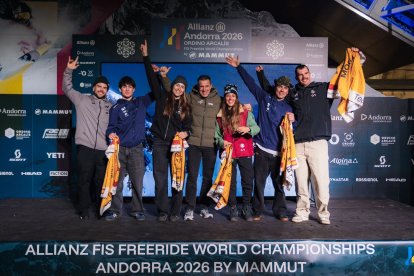 Núria Castán, con los integrantes del equipo español que compite en este Mundial.