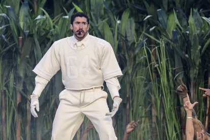 Imagen del modelo de Zara que lució Bad Bunny durante su actuación en la Super Bowl