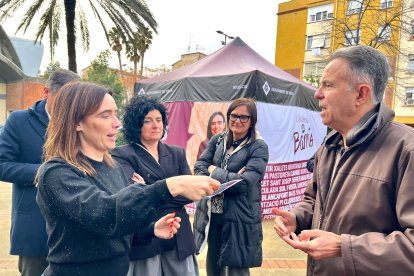 Guaita, a la carpa instal·lada de plaça Gabriel Ferrater.