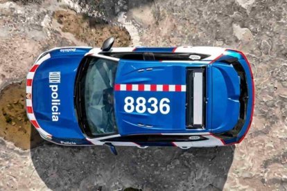 Imagen aérea de uno de los nuevos vehículos Cupra Terramar de los Mossos d'Esquadra