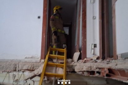 Dos personas han resultado heridas graves en la explosión.