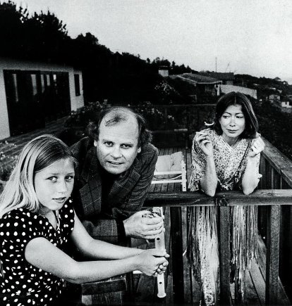 Joan Didion con su marido, John Gregory Dunne y su hija Quintana.