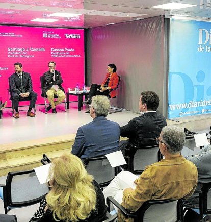 Rubén Viñuales, Santiago Castellà y Susana Prado en la mesa redonda moderada por la directora del ‘Diari’.