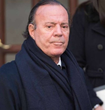 Julio Iglesias.
