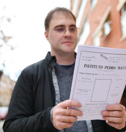 Francesc Martínez es familiar de uno de los fallecidos durante la época de hambruna en los centros de salud mental catalanes durante la Guerra Civil. Su bisabuelo estuvo ingresado en el Pere Mata y, al ser trasladado al psiquiátrico de Sant Boi a finales de 1938, se perdió su rastro.