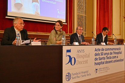 El arzobispo Planellas, la consellera Montserrat, el director general de Xarxa Santa Tecla, y el rector de la URV​