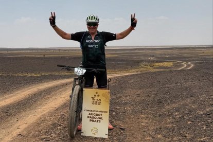 August Pascual, en mayo de 2025, tras convertirse en Titan Legend Diamond 10.000Km una vez acabada su vigésima participación.