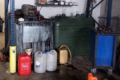 Aceites usados, filtros y otros residuos de automoción almacenados sin el etiquetado