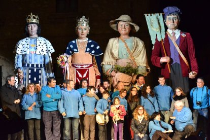 Los gegants de Calafell. Pepa Barretines es la tercera por la izquierda.