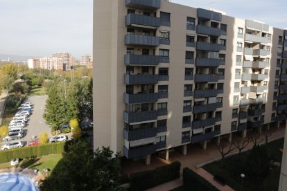 La víctima se ha caido desde un balcón de la séptima planta.