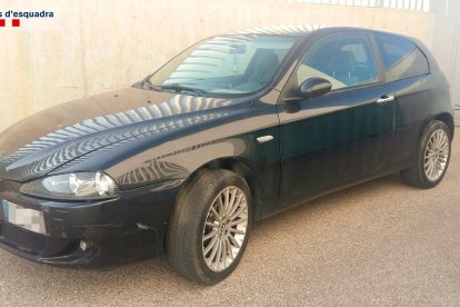 Los cuatro ladrones iban en un Alfa Romeo de color negro.