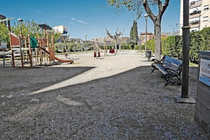 En seis años solo se ha inaugurado la placa dedicada a la dirigente vecinal Elena Regidor.