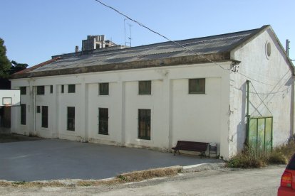 Este edificio funcionó como teatro y sala de fiestas del barrio.