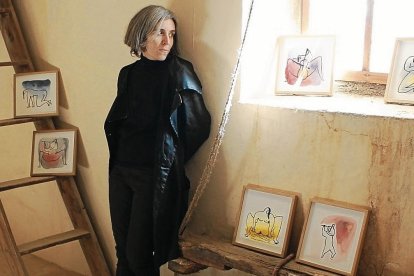 Marina Durany, envoltada d’algunes de les seves obres.