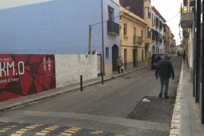 La calle Cristina Baixa soporta mucha circulación.