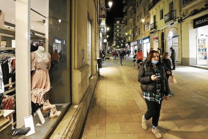 Comercios en la calle Sant Agustí, en el centro de Tarragona.
