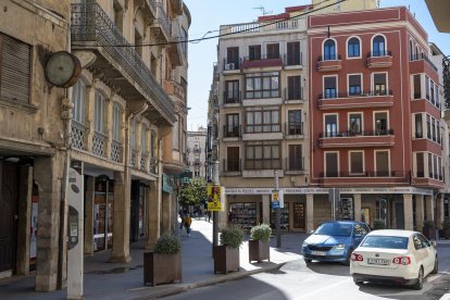 Els porxos actuals ocupen l’es-pai de l’antiga font a la plaça d’Agustí Querol.