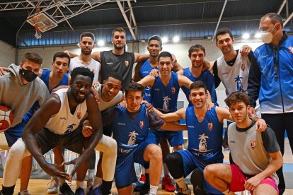 La plantilla del CBT es una piña para afrontar el partido más importante de la temporada.