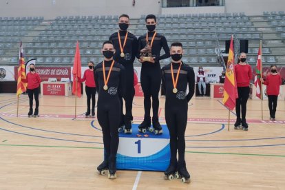El cuarteto del Cunit en el primer lugar del podio del Campeonato de España.