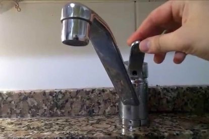 El consumo irresponsable casi vacía el depósito.