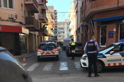 La presencia de varias dotaciones de Mossos y Guardia Civil ha levantado expectación en Torredembarra.