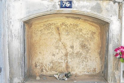 Nínxol on actualment es trobarien les restes, segons l’arxiu del cementiri municipal.