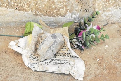 Avís de l’Ajuntament al nínxol, susceptible de patir retorn de titularitat.