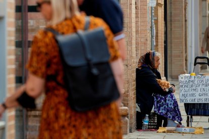 De las 77 personas identificadas, 63 su hombres, 5 mujeres y 9 sin identificar. EFE